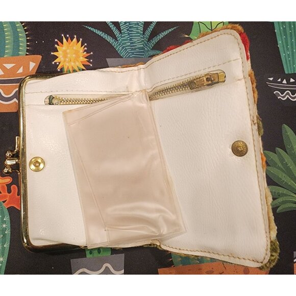 Vintage Floral Tapestry Coin Purse Wallet W/ White Interior & Gold Tone Clasp - Picture 5 of 8
